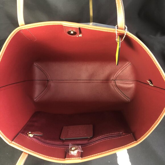 NWT COACH Peanuts Snoopy Tote bag! - Picture 9 of 14